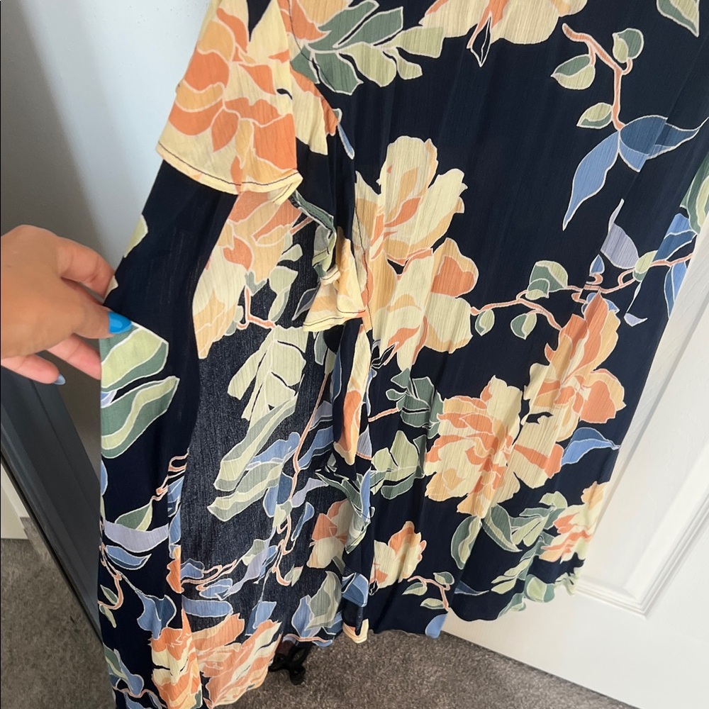 Elegant Floral Navy Maxi Dress - Picture 4 of 7